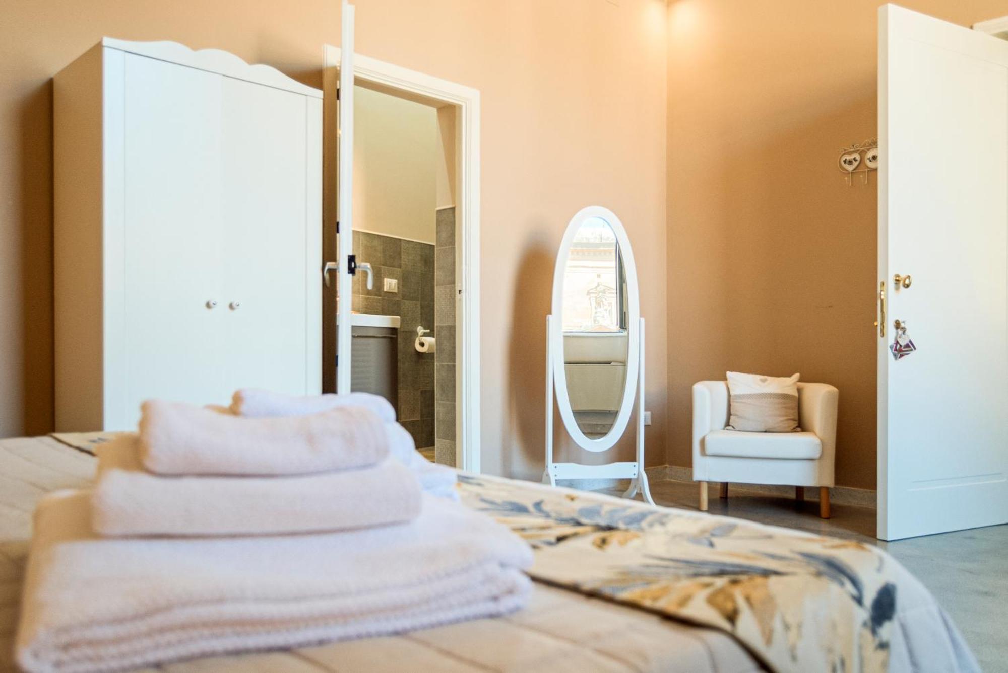 La Pigna Bianca Suites Lecce Bagian luar foto