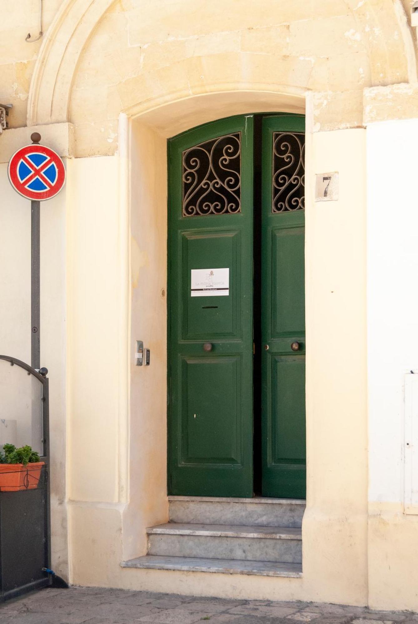 La Pigna Bianca Suites Lecce Bagian luar foto